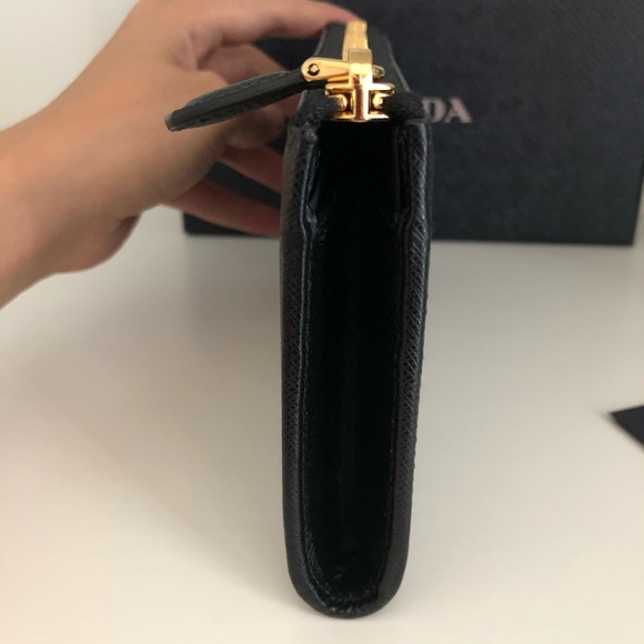 New Prada saffiano leather wallet black zip - Picture 6 of 8